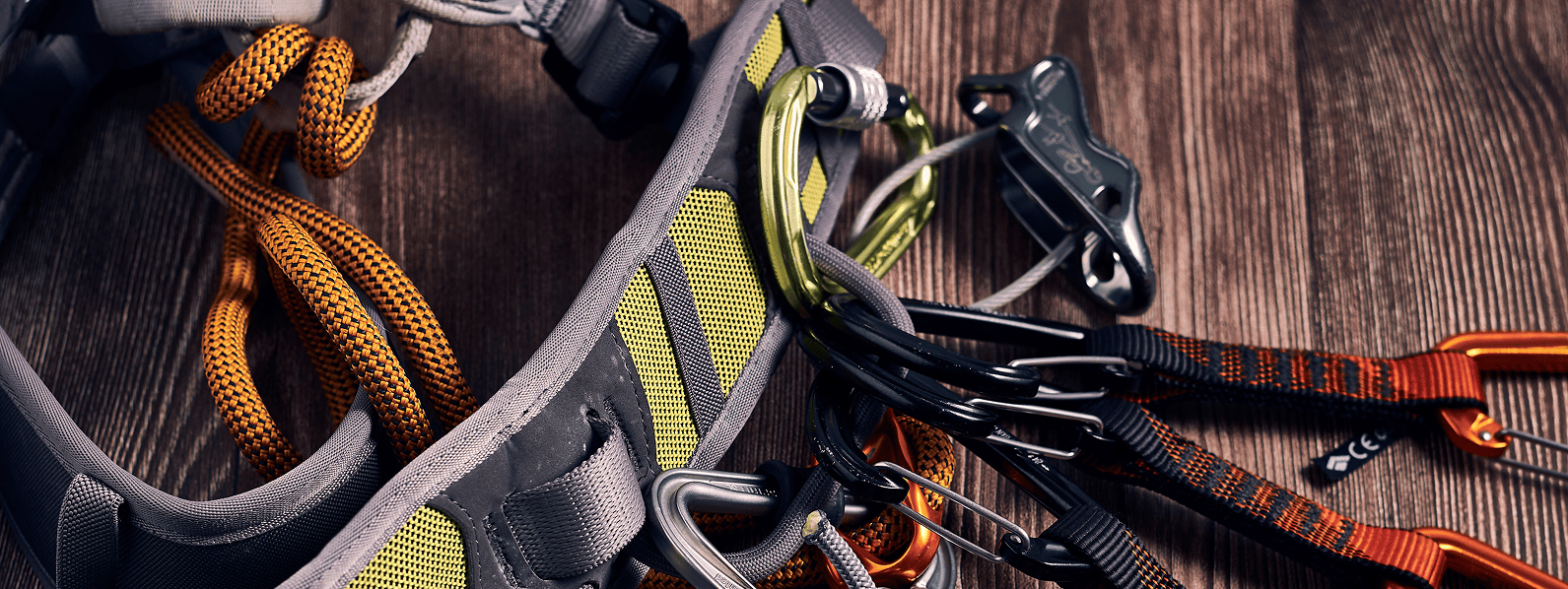 Veiligheidsharnas en schokdemper – hoe kies je het juiste valbeveiligingssysteem?